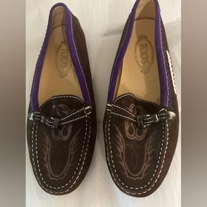 TOD'S brown suede loafer